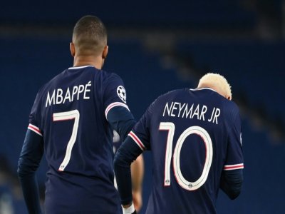 Les attaquants du Paris-SG, Kylian Mbappé et Neymar, lors du match de groupes de la Ligue des champions à domicile face à Leipzig, le 24 novembre 2020 - FRANCK FIFE [AFP/Archives]