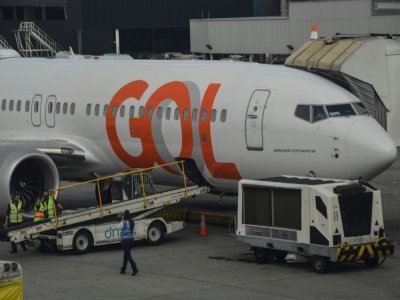 Un Boeing 737 MAX pour un vol opéré par la compagnie brésilienne Gol sur le tarmac de l'aéroport international de Sao Paulo-Guarulhos, au Brésil, le 9 décembre 2020 - NELSON ALMEIDA [AFP]