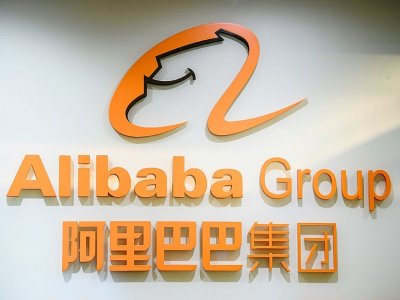 Le logo d'Alibaba le 30 octobre 2020 à Hong Kong - Anthony WALLACE [AFP/Archives]