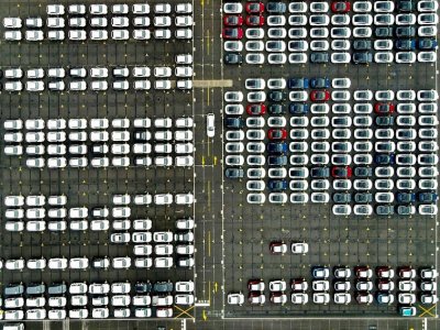 Vue aérienne de voitures importées sur un parking du port de Taipei, le 8 décembre 2020 à Taïwan - Sam Yeh [AFP]