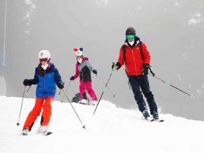 Des skieurs à la station de ski de Semmering, le 24 décembre 2020 en Autriche - ALEX HALADA [AFP]