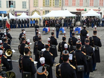 La Garde républicaine lors de l'hommage national à Ambert - Philippe DESMAZES [POOL/AFP]