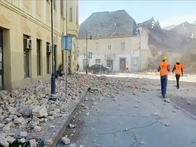 Les dégâts jonchant les rues de la ville croate de Petrinja après le séisme le 29 décembre 2020. - - [Croatian Red Cross/AFP]