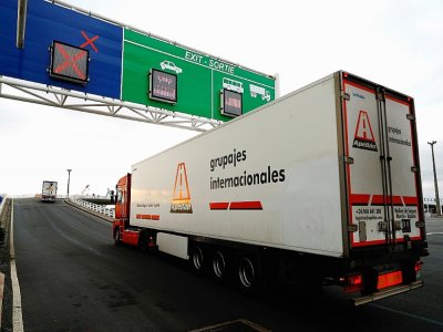 Les camions venant du Royaume-Uni ont transité sans difficulté à Calais, le 1er janvier 2020 - Sameer Al-DOUMY [AFP]