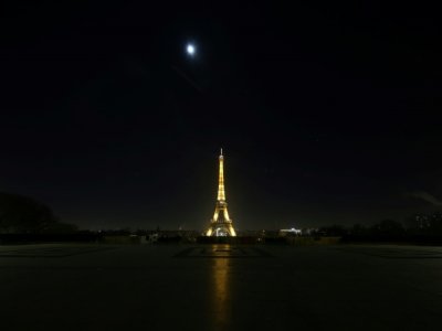 La Tour Eiffel à Paris, dans la nuit du 31 janvier 2020 au 1er février 2021 - Stefano RELLANDINI [AFP]