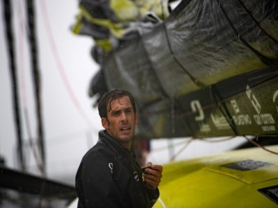 Le navigateur français Charlie Dalin (Apivia) lors de sa préparation au Vendée Globe, le 30 septembre 2020 au large de Port-la-Forêt - Loic VENANCE [AFP/Archives]