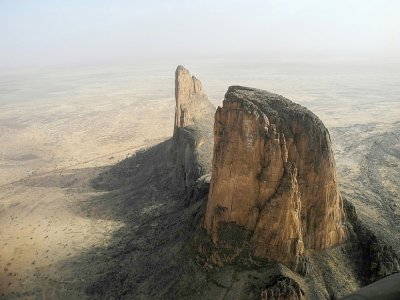 Vue aérienne du mont Hombori au Mali prise le 28 mars 2019 dans une région où intervient la force militaire française Barkhane - Daphné BENOIT [AFP/Archives]