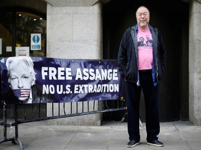 L'artiste dissident chinois Ai Weiwei apporte son soutien à Julian Assange, à Londres, le 28 septembre 2020 - DANIEL LEAL-OLIVAS [AFP/Archives]