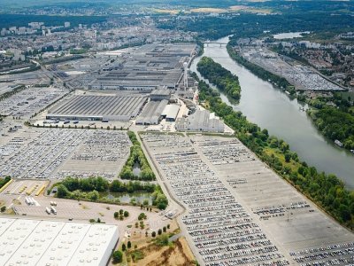Vue aérienne de l'usine de PSA à Carrières-sous-Poissy, en région parisienne, le 8 août 2019 - Eric Feferberg [AFP/Archives]