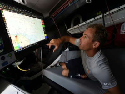 Le navigateur Thomas Ruyant, à bord de son monocoque "LinkedOut", le 9 septembre 2020 au large de Lorient - JEAN-FRANCOIS MONIER [AFP/Archives]