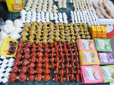 Des spécialités de Trinidad et Tobago vendues sur le marché de Guiria, au Venezuela, le 19 décembre 2020 - YURI CORTEZ [AFP/Archives]