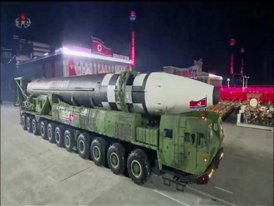 Capture d'image d'une vidéo diffusée le 10 octobre 2020 par l'agence nord-coréenne Kcna d'un nouveau missile intercontinental lors d'une parade militaire à Pyongyang - - [KCNA/AFP/Archives]