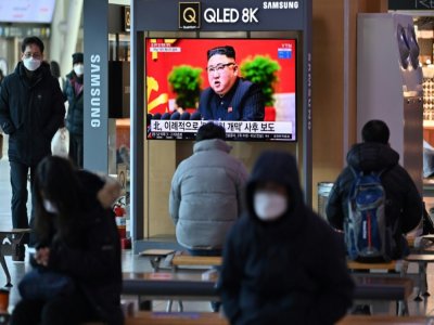 Une télévision d'une gare de Séoul diffuse des images du dirigeant nord-coréen Kim Jong Un au 8e congrès du Parti des travailleurs à Pyongyang, le 6 janvier 2021 - Jung Yeon-je [AFP]