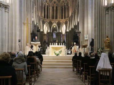 Monseigneur Jacques Habert lors de la messe d'installation.
