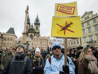 Manifestation contre les mesures de restrictions prises pour lutter contre l'épidémie de coronavirus, le 10 janvier 2021 à Prague - Michal Cizek [AFP]