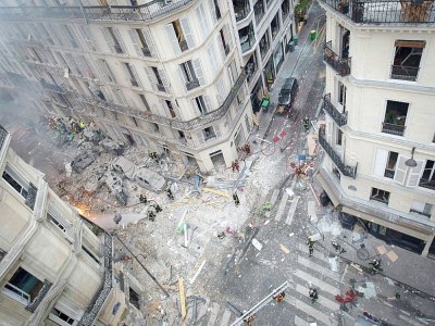 Bâtiments et voitures endommagées à l'angle des rues Sainte-Cécile et de Trévise après une explosion due au gaz dans une boulangerie, le 12 janvier 2019 à Paris - Carl LABROSSE [AFP/Archives]