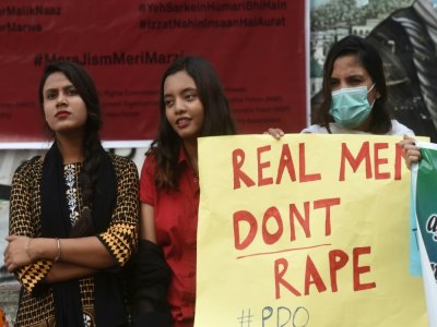 Le gouvernement pakistanais appelé à durcir la répression des crimes sexuels. Lors d'une manifestation à Karachi (sud) le 18 septembre 2020 - Asif HASSAN [AFP/Archives]