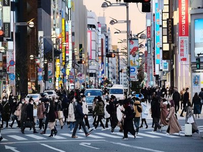 Des piétons dans le quartier de Shinjuku, le 13 janvier 2021 à Tokyo - Kazuhiro NOGI [AFP]