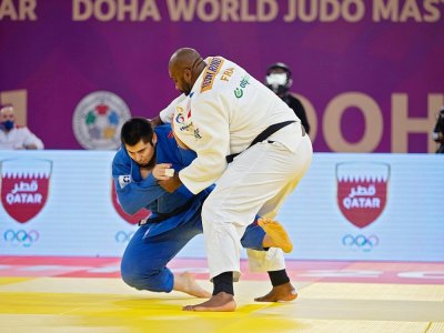 Le Français Teddy Riner affronte le Russe Inal Tasoev, lors de la finale (+100 kg) du Masters, le 13 janvier 2021 à Doha (Qatar) - - [AFP]