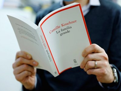 Le livre de Camille Kouchner, "La Familia grande", à Paris le 5 janvier 2021 - Thomas SAMSON [AFP]