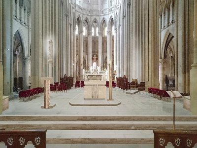 Le futur aménagement liturgique de la cathédrale de Coutances. - Anne Berdot