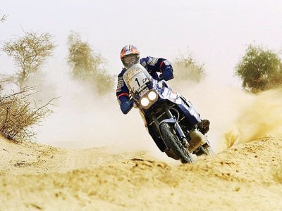 le Français Stéphane Peterhansel, lors de la 11 étape du 20e rallye Paris-Dakar, le 12 janvier 1998 entre Gao et Tombouctou (Mali) - Eric CABANIS [AFP/Archives]
