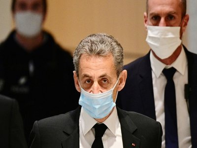 L'ancien président Nicolas Sarkozy arrive le 7 décembre 2020 au tribunal de Paris lors du procès dit "des écoutes" - MARTIN BUREAU [AFP/Archives]