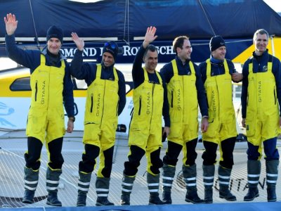 L'équipage du multicoque "Maxi Edmond de Rothschild" avant son départ de Lorient le 9 janvier 2021 - Fred TANNEAU [AFP/Archives]
