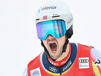 Le Norvégien Sebastian Foss-Solevaag célèbre sa victoire dans le slalom de Flachau en Autriche le 17 janvier 2021 - Joe Klamar [AFP]