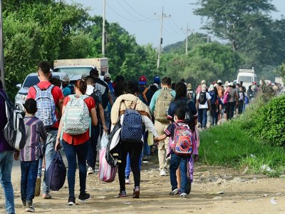 Des migrants du Honduras se dirigent vers Agua Caliente, à la frontière avec le Guatemala, à destination des Etats-Unis, le 15 janvier 2021 - Orlando SIERRA [AFP]