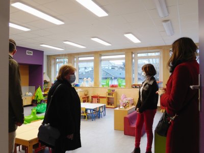 Les officiels et les élus ont pu visiter l'école et ses nouveaux aménagements. - Guillaume Lemoine