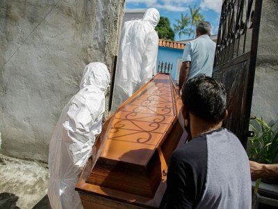 Enterrement d'un homme mort du coronavirus à Manaus, Etat d'Amazonas, au Brésil, me 16 janvier 2021 - MICHAEL DANTAS [AFP]