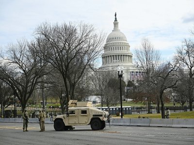 Des véhicules blindés et des grillages entourent le Congrès à Washington le 18 janvier 2021 - Brendan SMIALOWSKI [AFP]