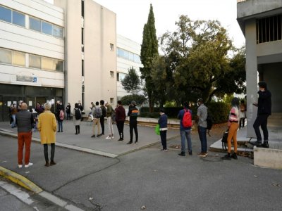 Distribution d'aide alimentaire aux étudiants de l'université Saint-Jérôme à Marseille le 17 novembre 2020 - NICOLAS TUCAT [AFP/Archives]