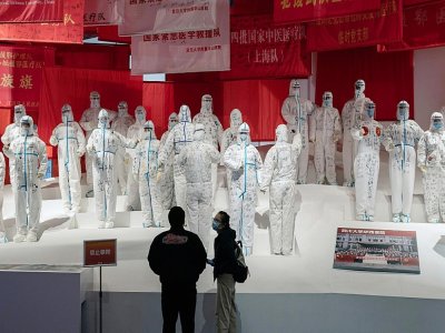 Une exposition consacrée à la lutte de la Chine contre le Covid-19, le 15 janvier 2021 à Wuhan - NICOLAS ASFOURI [AFP]