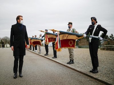 Le président français Emmanuel Macron pendant une cérémonie militaire à Brest, le 19 janvier 2021 - STEPHANE MAHE [POOL/AFP]