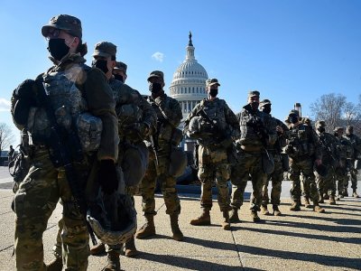 Des membres de la Garde nationale devant le Capitole, le 19 janvier 2021 à Washington - Olivier DOULIERY [AFP]