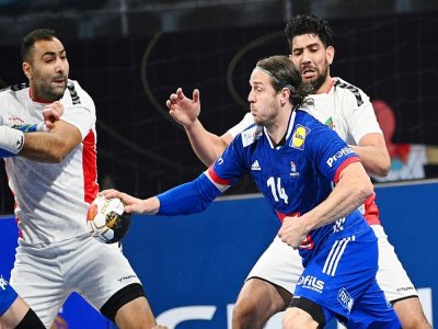 Le Français Kentin Mahé, lors du match du Mondial de handball contre l'Algérie, le 20 janvier 2021 dans la Ville du 6 Octobre, un faubourg proche du Caire - Anne-Christine POUJOULAT [POOL/AFP]