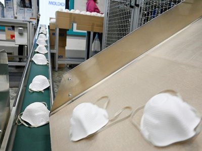 Des masques FFP2 fabriqués à l'usine Moldex-Metric de Walddorfhaeslach, en Allemagne, le 20 janvier 2021 - THOMAS KIENZLE [AFP]