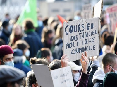 Des étudiants manifestent le 20 janvier 2021 à Paris pour dénoncer leur situation du fait de la crise sanitaire - Alain JOCARD [AFP]