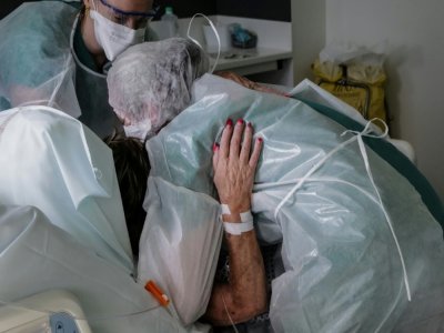 A l'hôpital de Colmar, une patiente souffrant du Covid-19 le 22 janvier 2021 - SEBASTIEN BOZON [AFP]