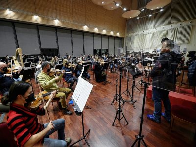 Les musiciens du Théâtre Royal de Madrid, lors d'une répétion, le 14 janvier 2021 - OSCAR DEL POZO [AFP]