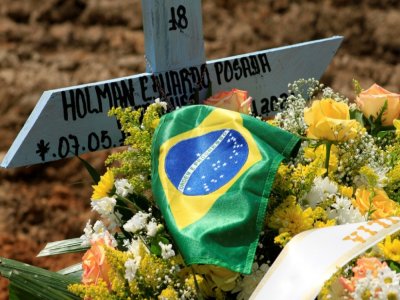 Tombe d'une victime du Covid-19 au cimetière de Nossa Senhora Aparecida à Manaus, au Brésil, le 22 janvier 2021 - MARCIO JAMES [AFP]