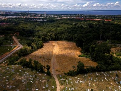 Le cimetière Nossa Senhora Aparecida à Manaus, au brésil, le 22 janvier 2021 - MARCIO JAMES [AFP]