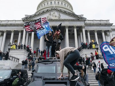 Des partisans du président Donald Trump devant le Capitole à Washington le 6 janvier 2021 - ALEX EDELMAN [AFP]