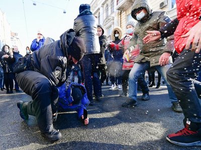 Affrontements entre des manifestants soutenant l'opposant russe Alexeï Navalny et la police, le 23 janvier 2021 à Vladivostok, en Russie - Pavel KOROLYOV [AFP]
