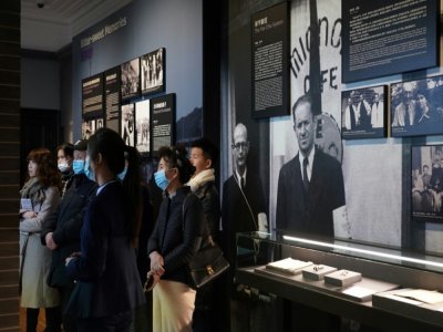 Des visiteurs au Musée des réfugiés juifs de Shanghai, le 8 décembre 2020 - STR, STR [AFP]