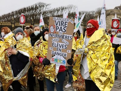 Des infirmières scolaires participent le 26 janvier 2021 à Paris à une manifestation des personnels de l'éducation nationale - THOMAS COEX [AFP]