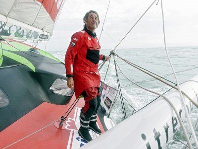 Le skipper français Yannick Bestaven à bord de Maître Coq IV au large de La Rochelle, le 7 octobre 2020 - Sebastien SALOM-GOMIS [AFP/Archives]