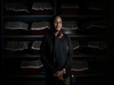 La Rwandaise Albertine, 48 ans, seule survivante de sa famille au génocide. A Kibuye, le 1e décembre 2020 - Simon Wohlfahrt [AFP]